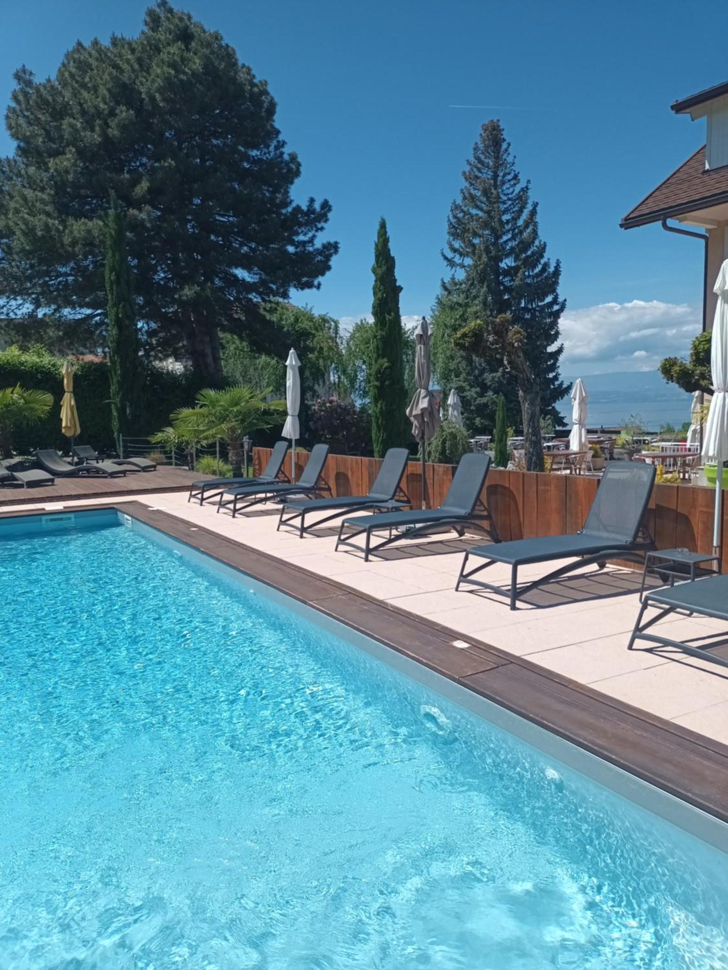 L'Oasis Hotel Evian-les-Bains Bagian luar foto